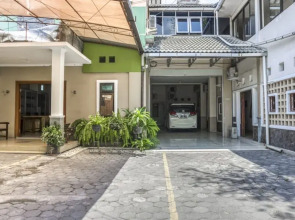 RedDoorz Syariah @ Raya Tajem Maguwo