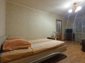 По суткам 33 на улице Горького 77