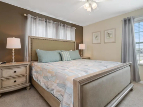 Five Bedrooms Home with Pool 4851