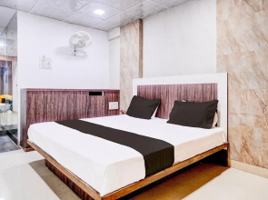 Comfy Stays at Lokhandwala Andheri West