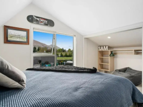 Carefree on Cleland - Wanaka Holiday Home