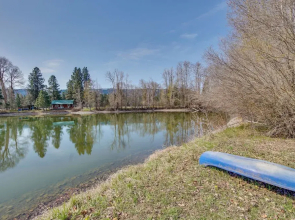 Cozy Cle Elum Cabin w/ 3 Acres & Stocked Pond