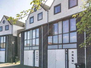 Beautiful Home in Stavoren With 3 Bedrooms and Wifi