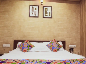 OYO Premium AB Road Bhavarkuan