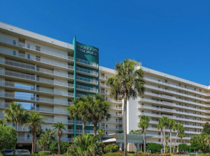 Spacious 2BR Condo w/ Partial Gulf Views, Pool, Across the Street From Beach!