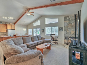 Woodsy Groveland Cabin w/ Deck < 3 Mi to Lake