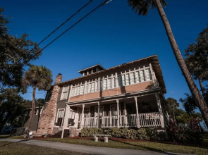 Live Oaks Inn