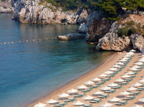 Maestral Resort & Casino