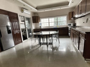 17 Residence For 15 People With Pool