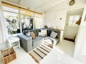 Authentic cosy beach cottage by the North Sea