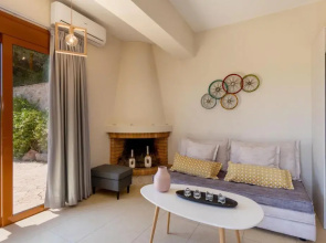 Linari Villa, a peaceful & cozy 2bdr villa with private pool!