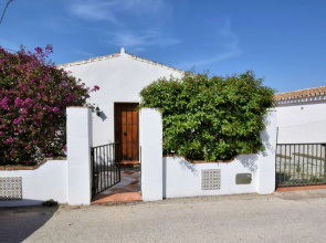 Inviting holiday home in Puente de Salia with roofed terrace