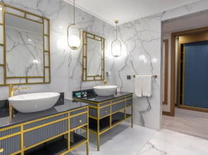 Hotel Orange Palace Side