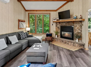 Harmony Ridge by Avantstay Large Deck w Hot Tub Forest Views