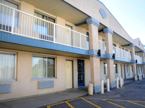 Country Lane Inn and Suites