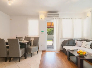 Beautiful Apartment in Supetar With 2 Bedrooms and Wifi