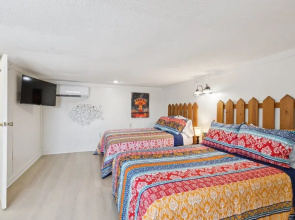 Dave's Last Resort Poolside - Long Stay Discount - Relaxing Cabin 3 1 Bedroom Hotel Room