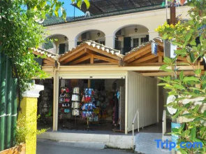 Holiday Studio Apartments Yannis on Agios Gordios Beach in Corfu