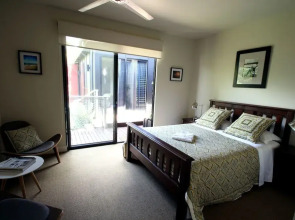 Phoenix Eumundi Bed & Breakfast