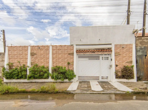 Casa com Piscina e Churrasqueira no Savoy