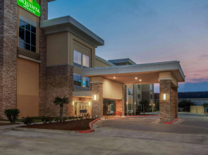 La Quinta Inn & Suites by Wyndham Beeville