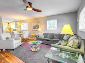 Walk to Beach & Marina: Singer Island Condo