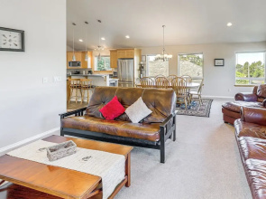 Coastal Oregon Home: Walk to Dock!