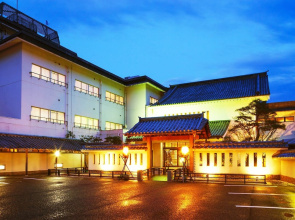 Hotel Hoho "A hotel overlooking the Echigo Plain and the Yahiko mountain range"