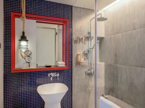 Hampton by Hilton Dubai Al Seef 