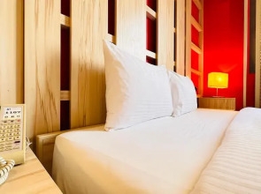 Отель Reflections Hotel