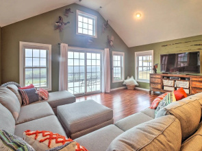 Riverfront Arkansas Retreat Near Fishing & Hiking!