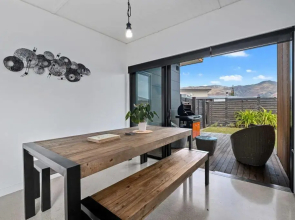 Sierra Oasis - Modern Wanaka Holiday Home