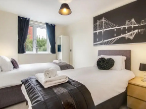 Luxury Two Bed Apartment With Roof Terrace