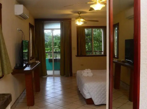Lamanai Landings Hotel and Marina