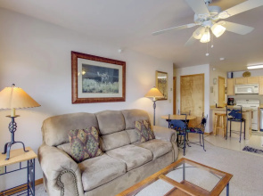 Cedar Creek Condo: Free Shuttle to Big Sky Resort!