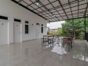 RedDoorz Syariah near Summarecon Mall Bekasi