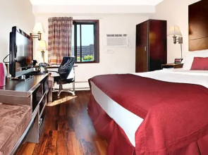 Ramada by Wyndham Minneapolis Golden Valley