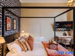 Pembroke House | Studio with Separate Kitchen