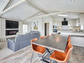 Host Stay Newport Bridge Lodge