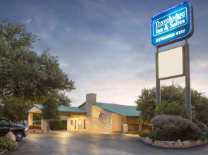 Travelodge Inn & Suites by Wyndham San Antonio Airport