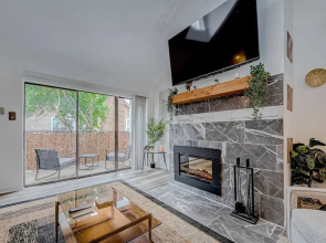 Upscale 1BR Condo in Med Center