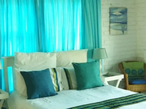 Big Blue Beach Lodge