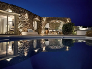 Paraga Scorpios Villa 2 7mins Walk to Beach by Calypso Sunset Villas