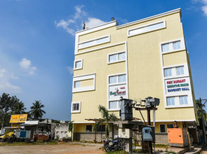 B Hotel by OYO Rooms