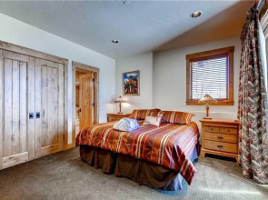 Three Peaks Mountain Lodge