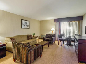 Wyndham Garden Hotel Newark Airport