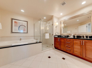 StripViewSuites at Signature