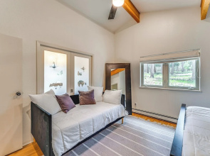 Stylish, Serene Angel Fire Cabin w/ Hot Tub!