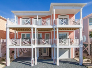 All-new Luxe W/ Pool - Walk To Beach! 5 Bedroom Home