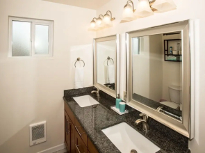 The Seattle Stunner - 1960's Retro Apt - Sleeps 6